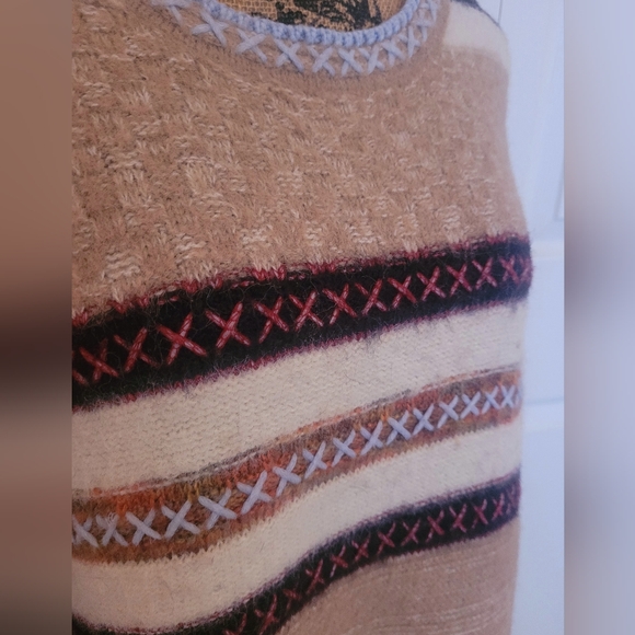 🤎 Hem & Thread Sweater - Picture 2 of 4